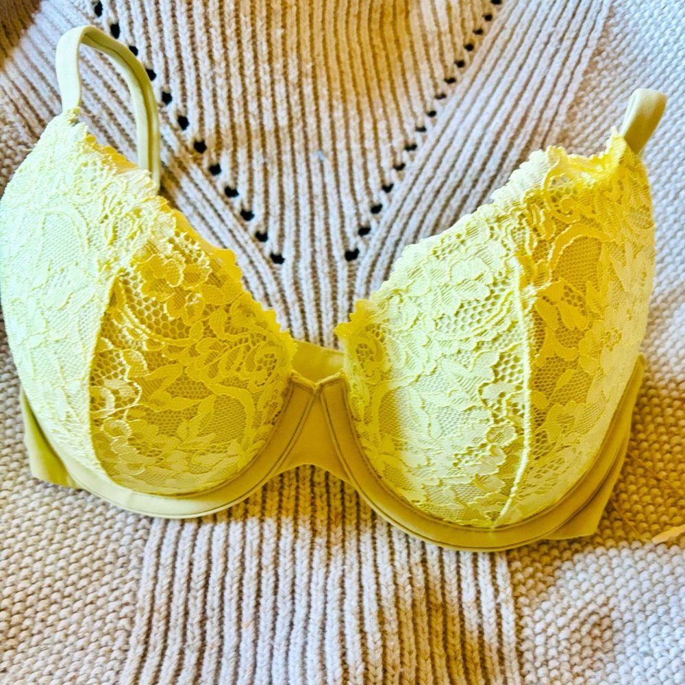 Skims, new with tags, 30C, sage green.